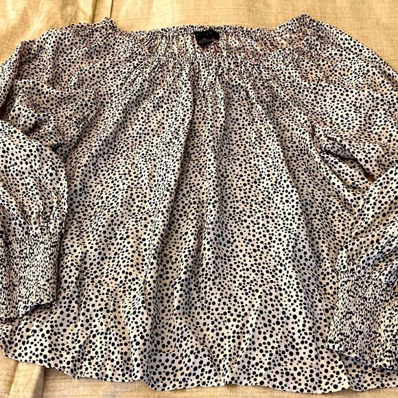 Sanctuary Women’s On/Off the Shoulder Long Sleeve Blouse with smocked cuffs. - Picture 1 of 6